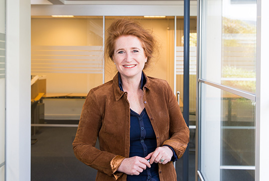 Sabine Blom van Assendelft is de oprichtster van Saar aan Huis